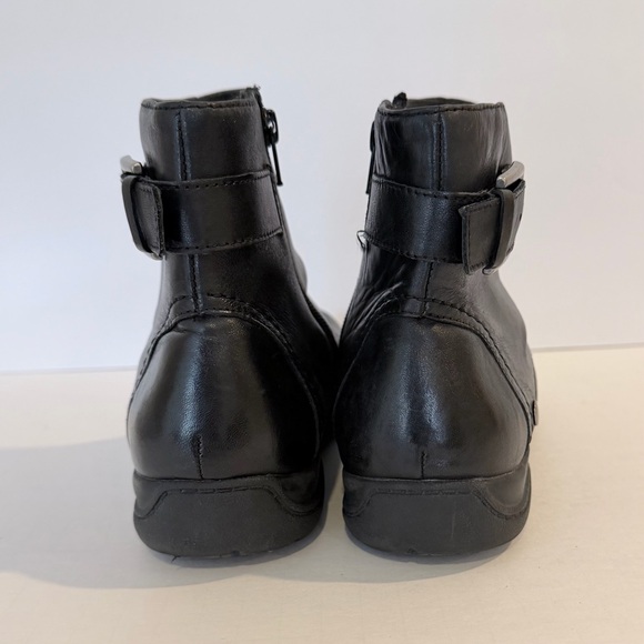 Clarks Black Leather Ankle Booties Size 9.5 boot comfortable boots - Picture 6 of 11